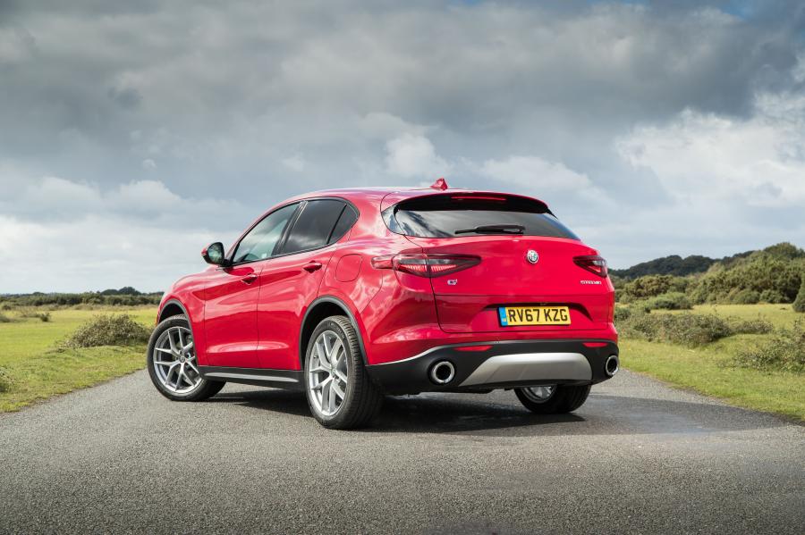  Alfa Romeo Stelvio (949) 2017 года  (UK) (фото 13 из 41)